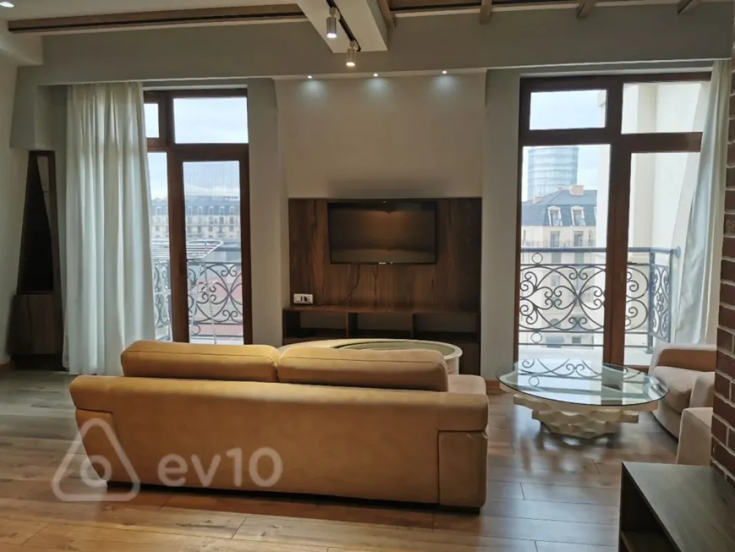 Kirayə verilir 2 otaqlı yeni tikili 80 m²
