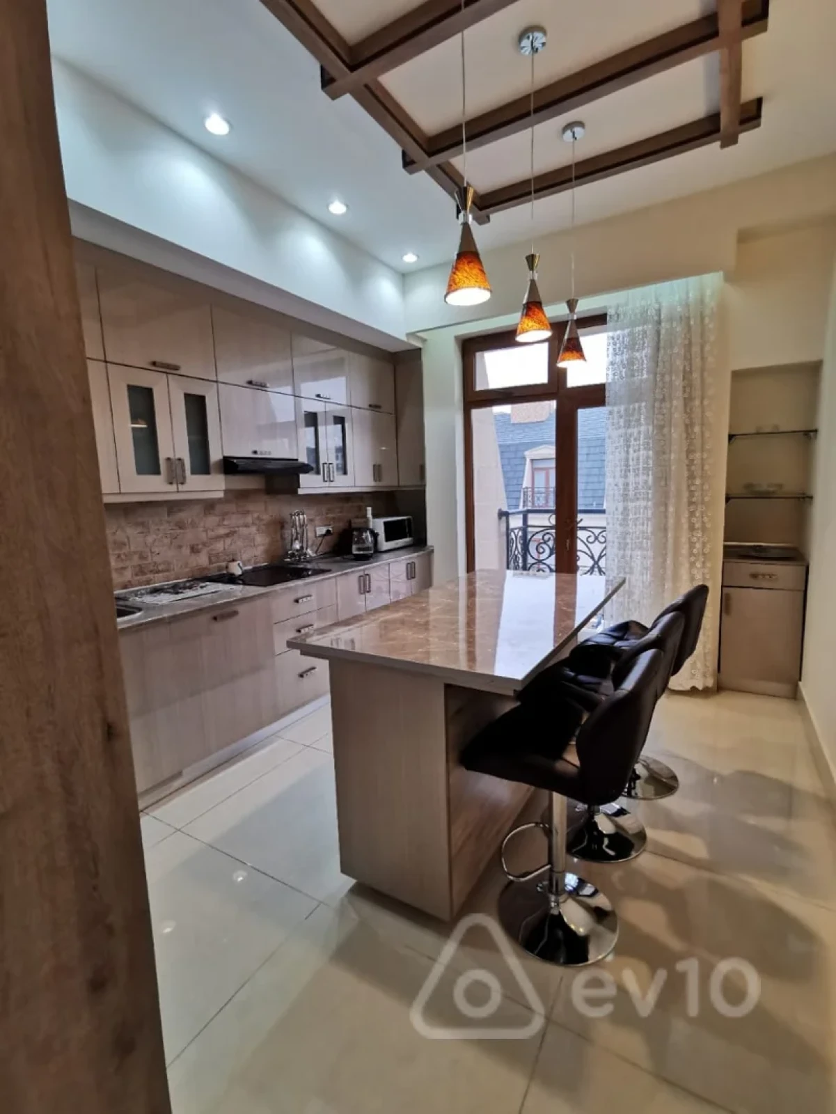 Kirayə verilir 2 otaqlı yeni tikili 80 m²