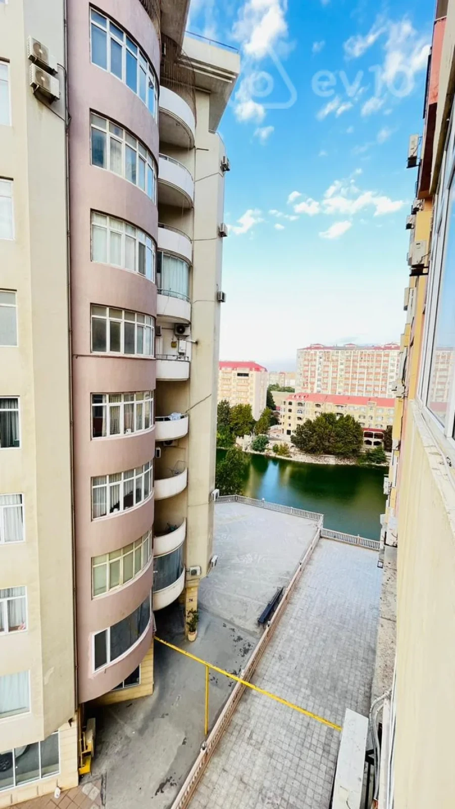 Satılır 3 otaqlı yeni tikili 180 m²