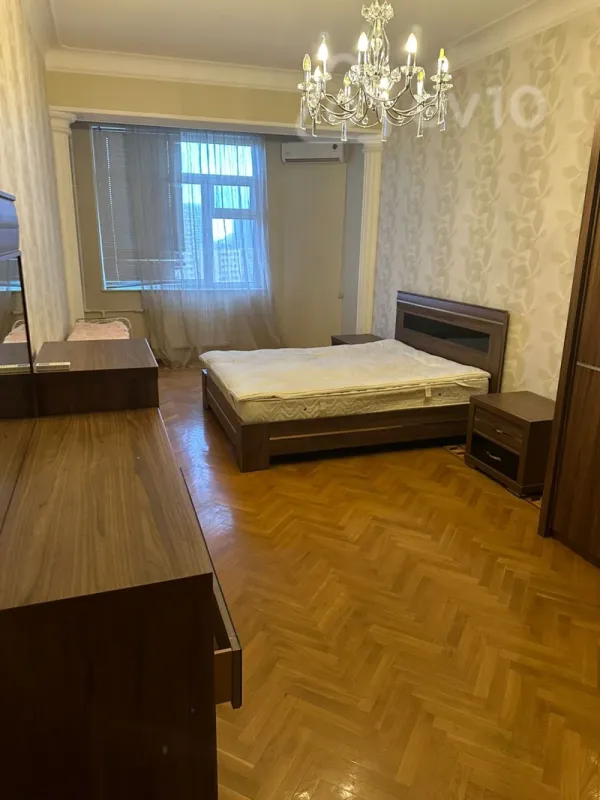 Satılır 3 otaqlı yeni tikili 180 m²