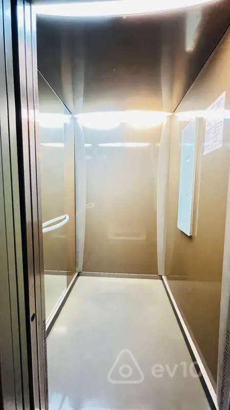 Satılır 3 otaqlı yeni tikili 180 m²