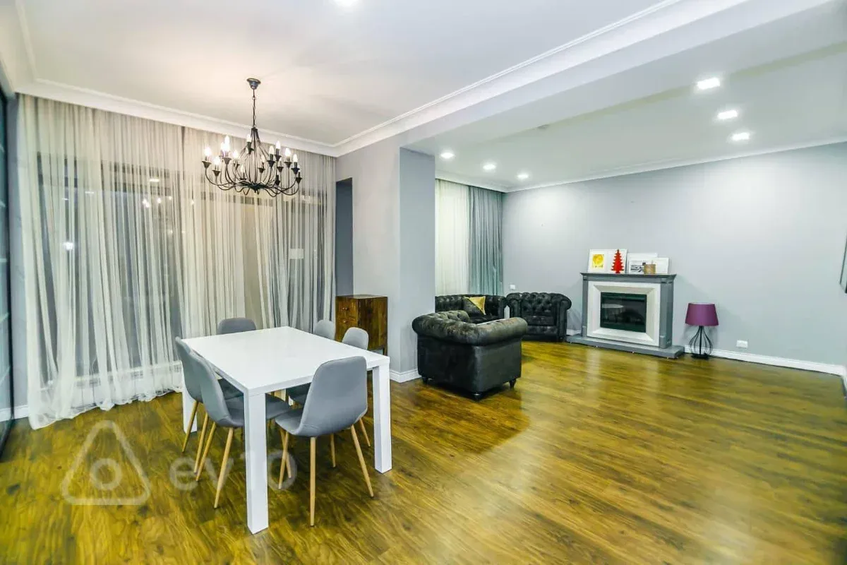 Kirayə verilir 5 otaqlı yeni tikili 240 m²
