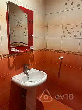 Kirayə verilir 3 otaqlı yeni tikili 125 m²