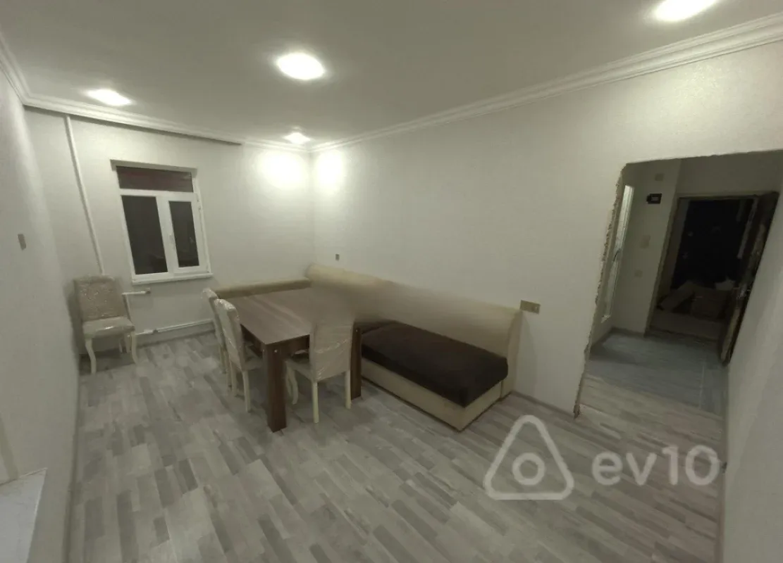 Satılır 2 otaqlı köhnə tikili 50 m²