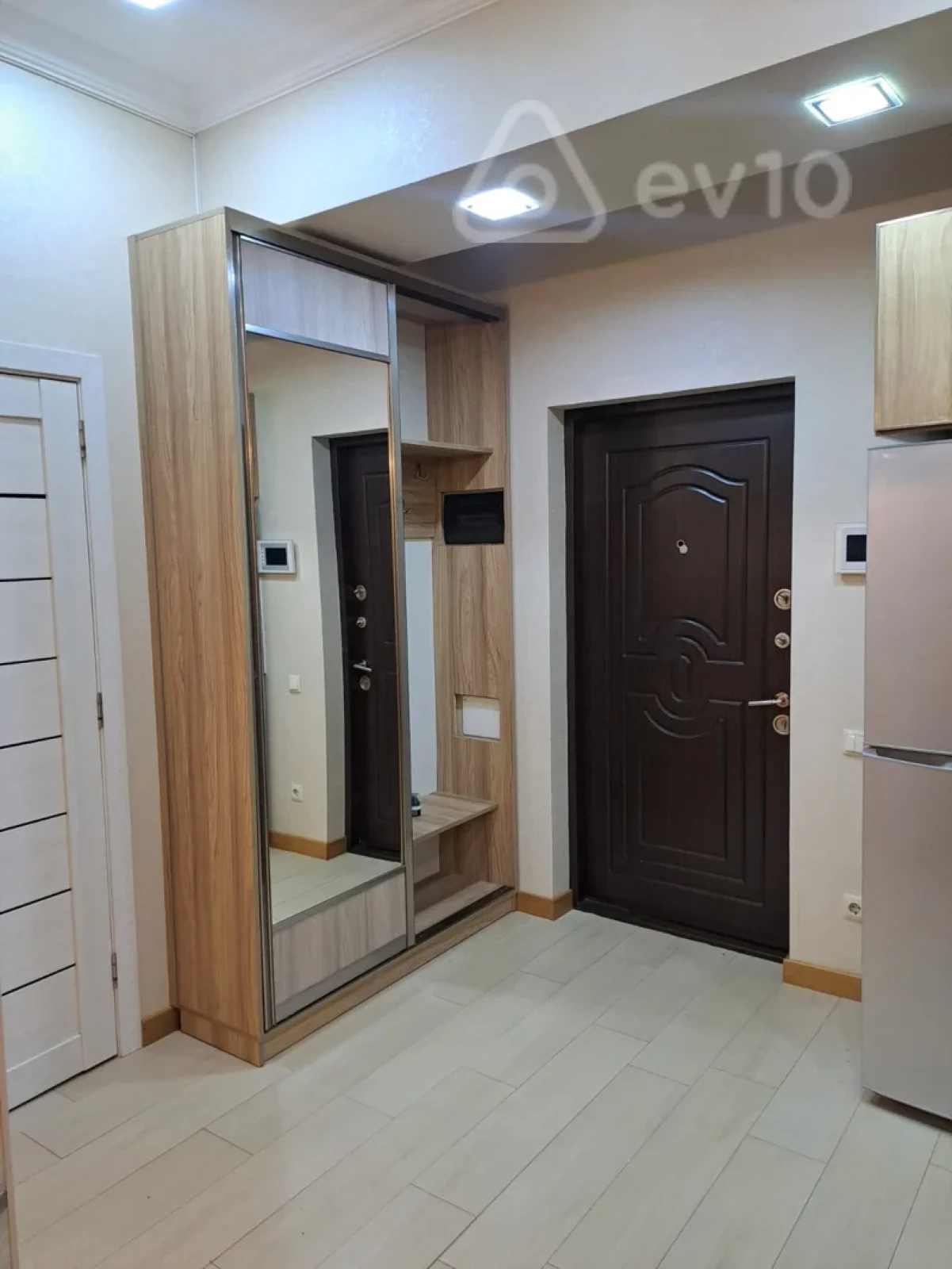 Kirayə verilir 2 otaqlı yeni tikili 80 m²