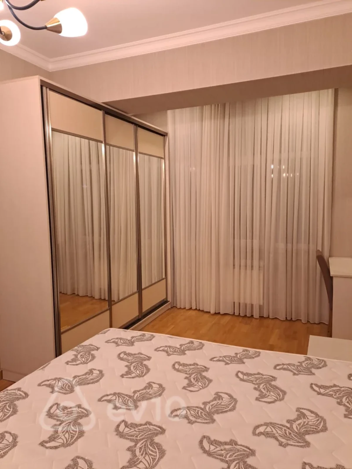 Kirayə verilir 2 otaqlı yeni tikili 80 m²