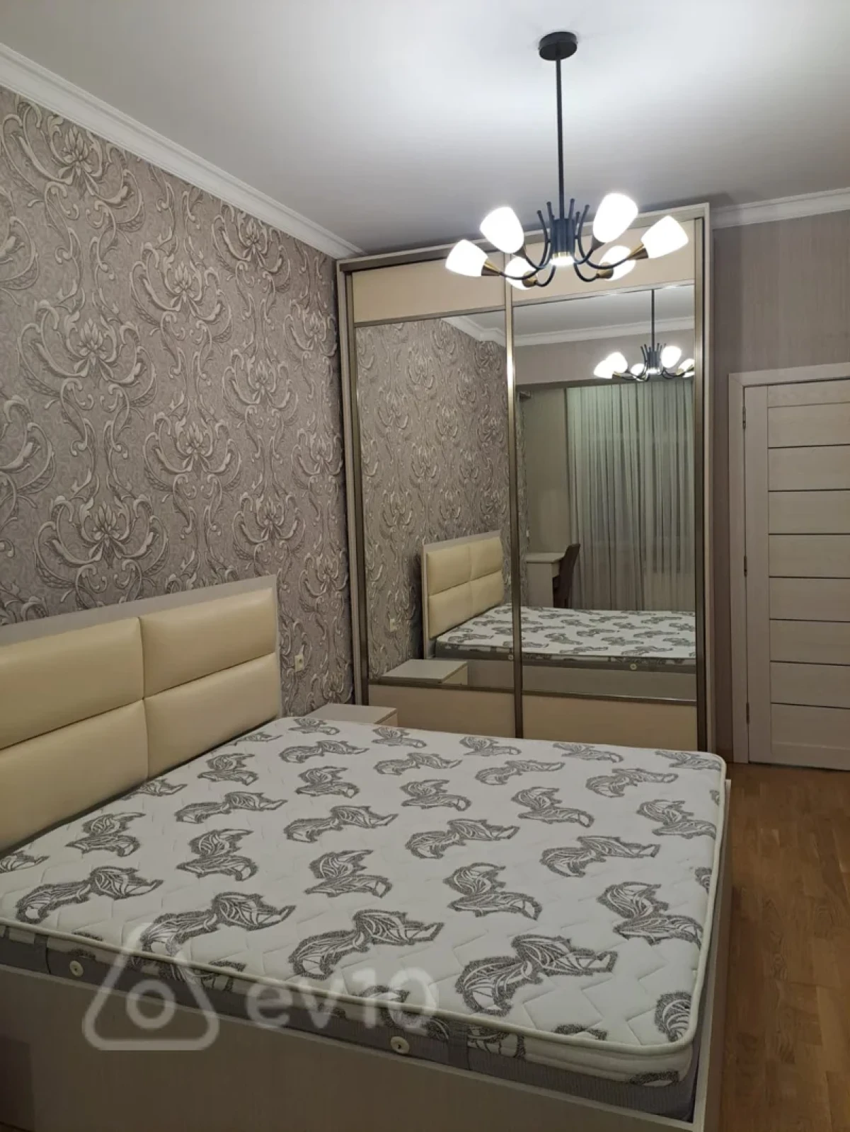 Kirayə verilir 2 otaqlı yeni tikili 80 m²