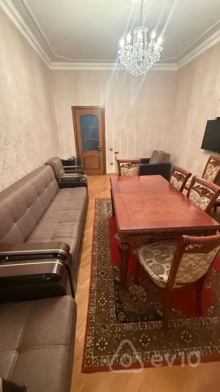 Kirayə verilir 2 otaqlı köhnə tikili 65 m²