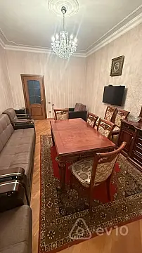 Kirayə verilir 2 otaqlı köhnə tikili 65 m²