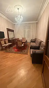 Kirayə verilir 2 otaqlı köhnə tikili 65 m²
