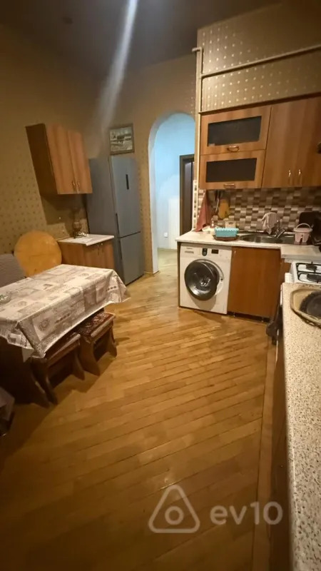 Kirayə verilir 2 otaqlı köhnə tikili 65 m²