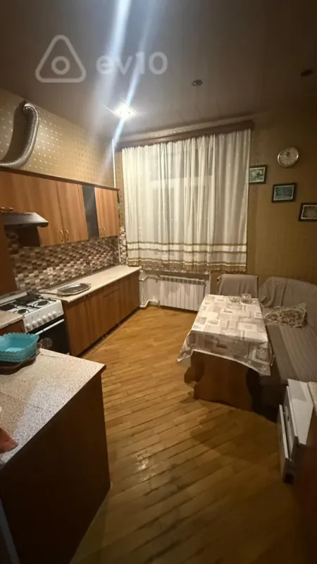 Kirayə verilir 2 otaqlı köhnə tikili 65 m²