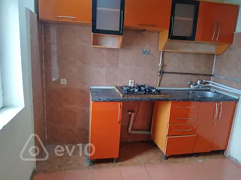 Kirayə verilir 2 otaqlı köhnə tikili 60 m²