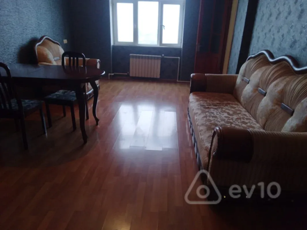 Kirayə verilir 2 otaqlı köhnə tikili 60 m²