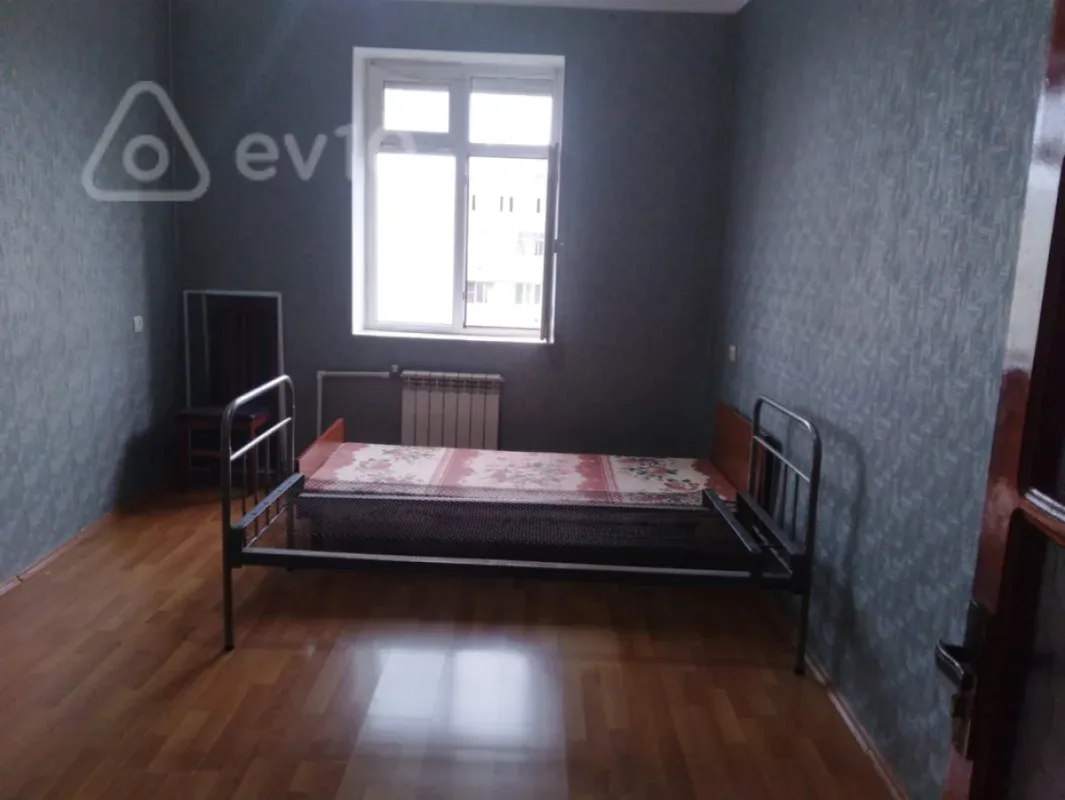 Kirayə verilir 2 otaqlı köhnə tikili 60 m²