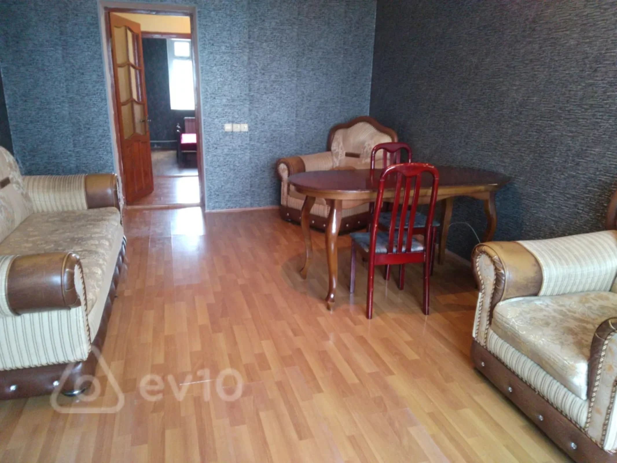 Kirayə verilir 2 otaqlı köhnə tikili 60 m²