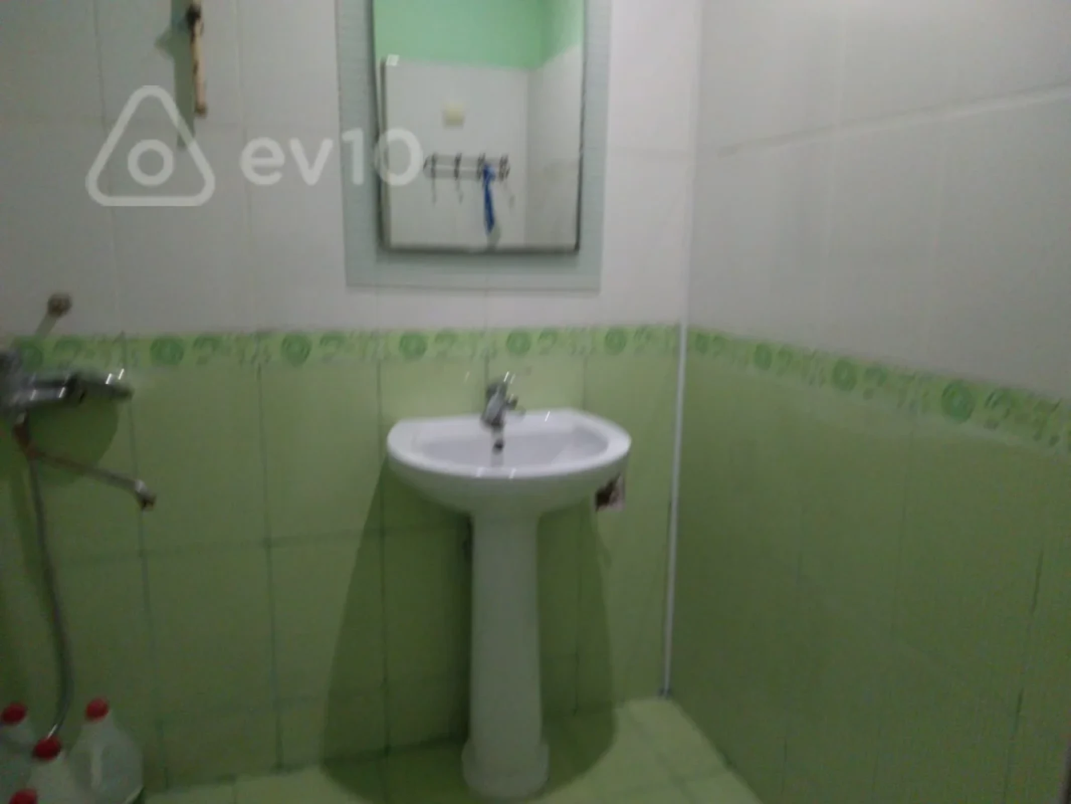 Kirayə verilir 2 otaqlı köhnə tikili 60 m²