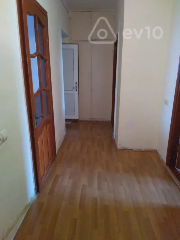 Kirayə verilir 2 otaqlı köhnə tikili 60 m²