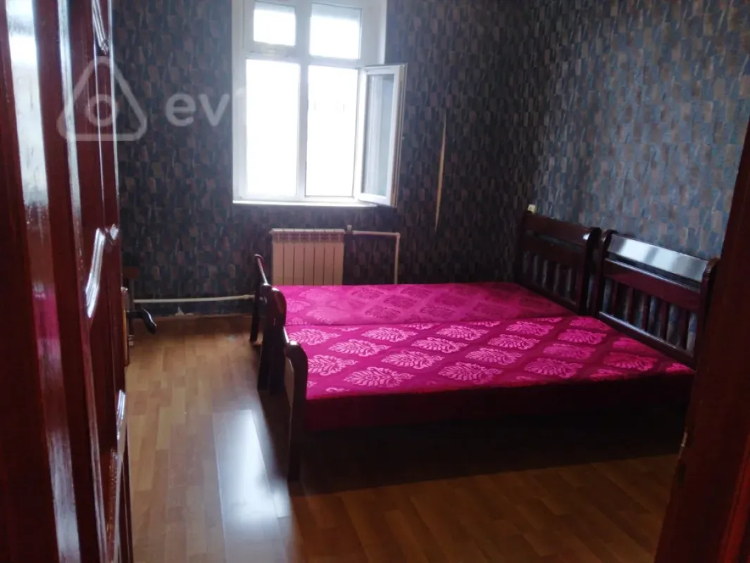 Kirayə verilir 2 otaqlı köhnə tikili 60 m²
