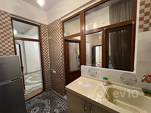 Kirayə verilir 2 otaqlı köhnə tikili 60 m²