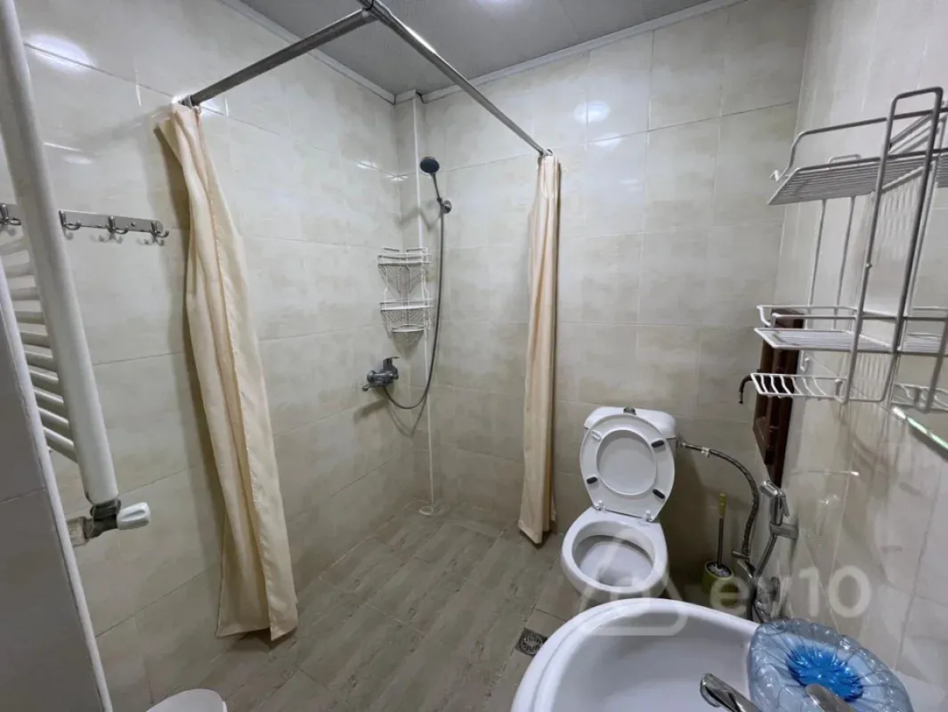 Kirayə verilir 2 otaqlı köhnə tikili 60 m²
