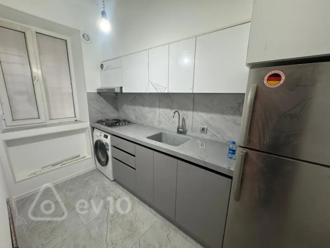 Kirayə verilir 2 otaqlı köhnə tikili 55 m²