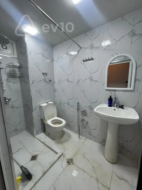 Kirayə verilir 2 otaqlı köhnə tikili 55 m²