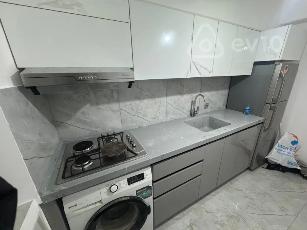 Kirayə verilir 2 otaqlı köhnə tikili 55 m²