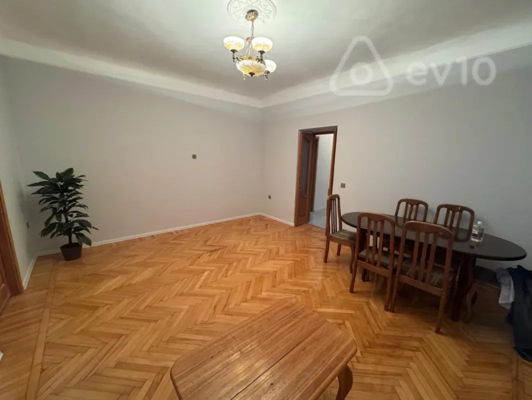Kirayə verilir 2 otaqlı köhnə tikili 55 m²