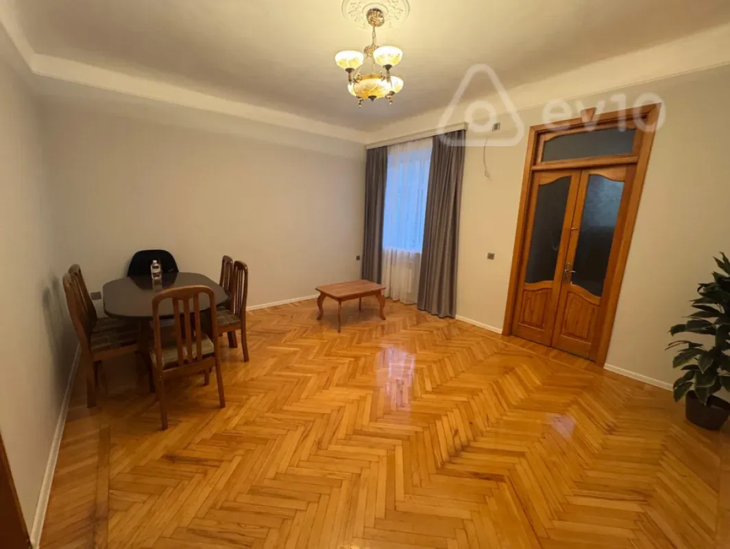 Kirayə verilir 2 otaqlı köhnə tikili 55 m²
