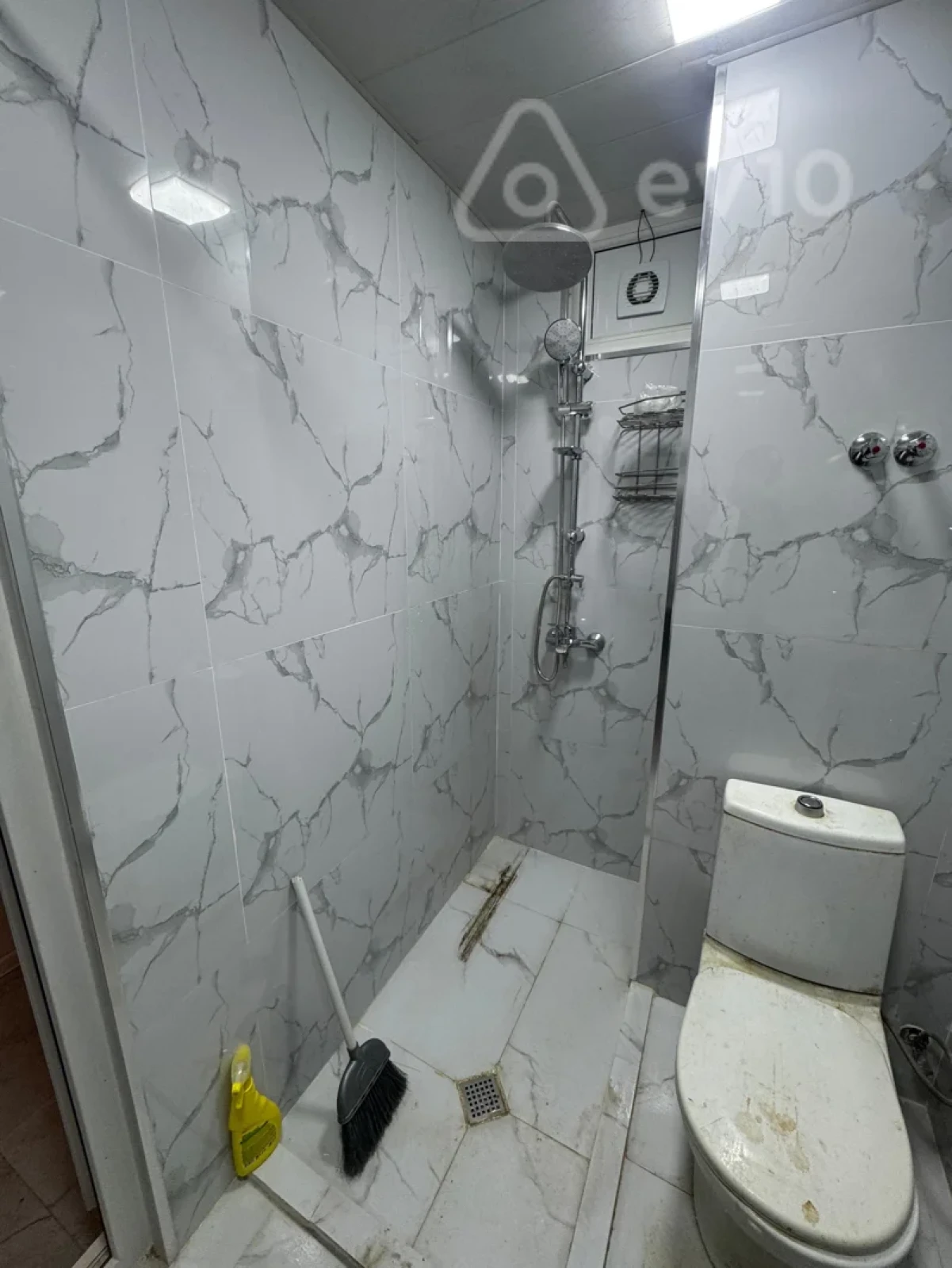 Kirayə verilir 2 otaqlı köhnə tikili 55 m²