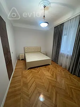 Kirayə verilir 2 otaqlı köhnə tikili 55 m²