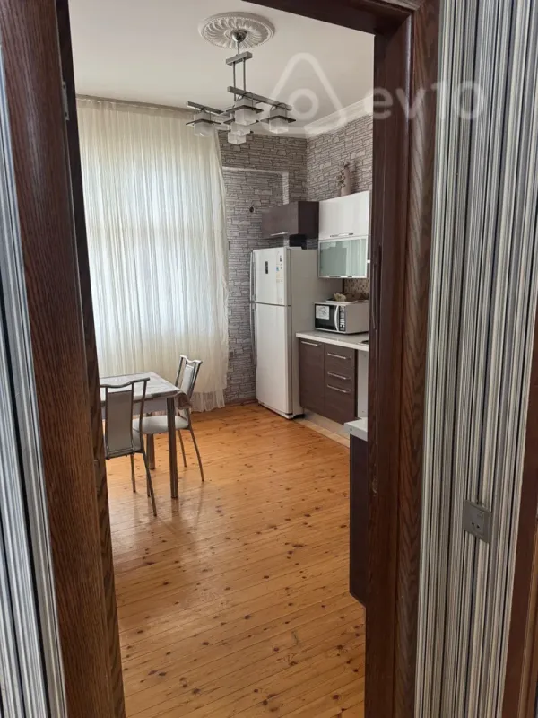 Kirayə verilir 3 otaqlı yeni tikili 120 m²