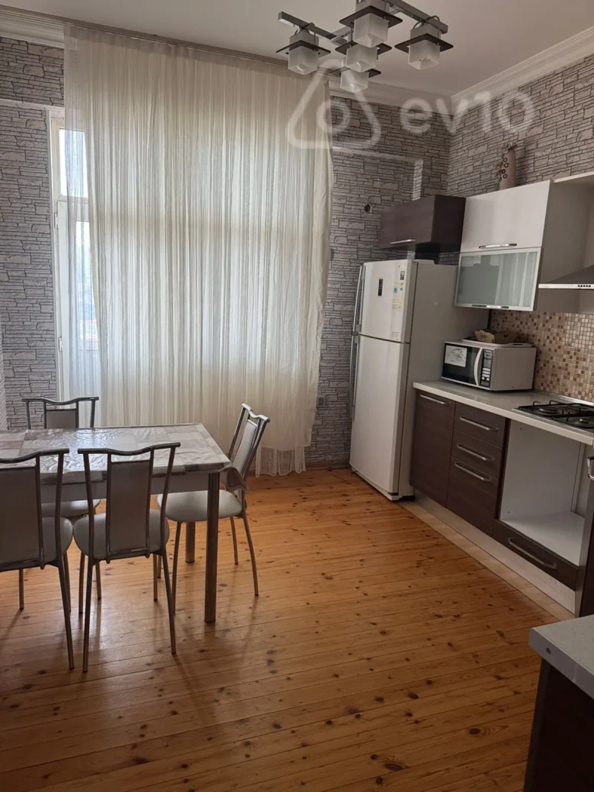 Kirayə verilir 3 otaqlı yeni tikili 120 m²