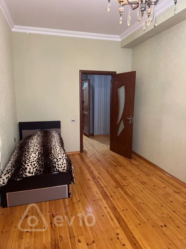 Kirayə verilir 3 otaqlı yeni tikili 120 m²