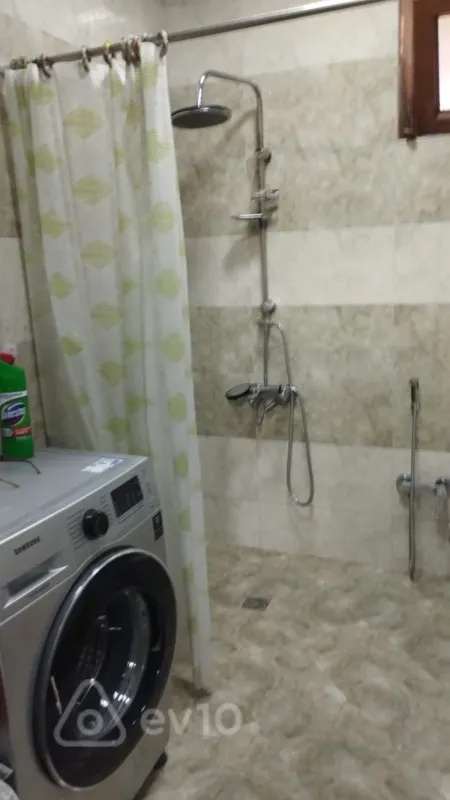Satılır 4 otaqlı həyət evi 5 m²