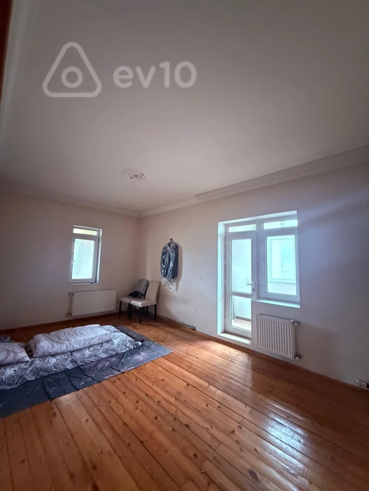 Satılır 4 otaqlı köhnə tikili 100 m²