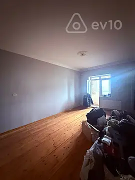 Satılır 4 otaqlı köhnə tikili 100 m²