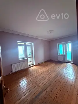 Satılır 4 otaqlı köhnə tikili 100 m²