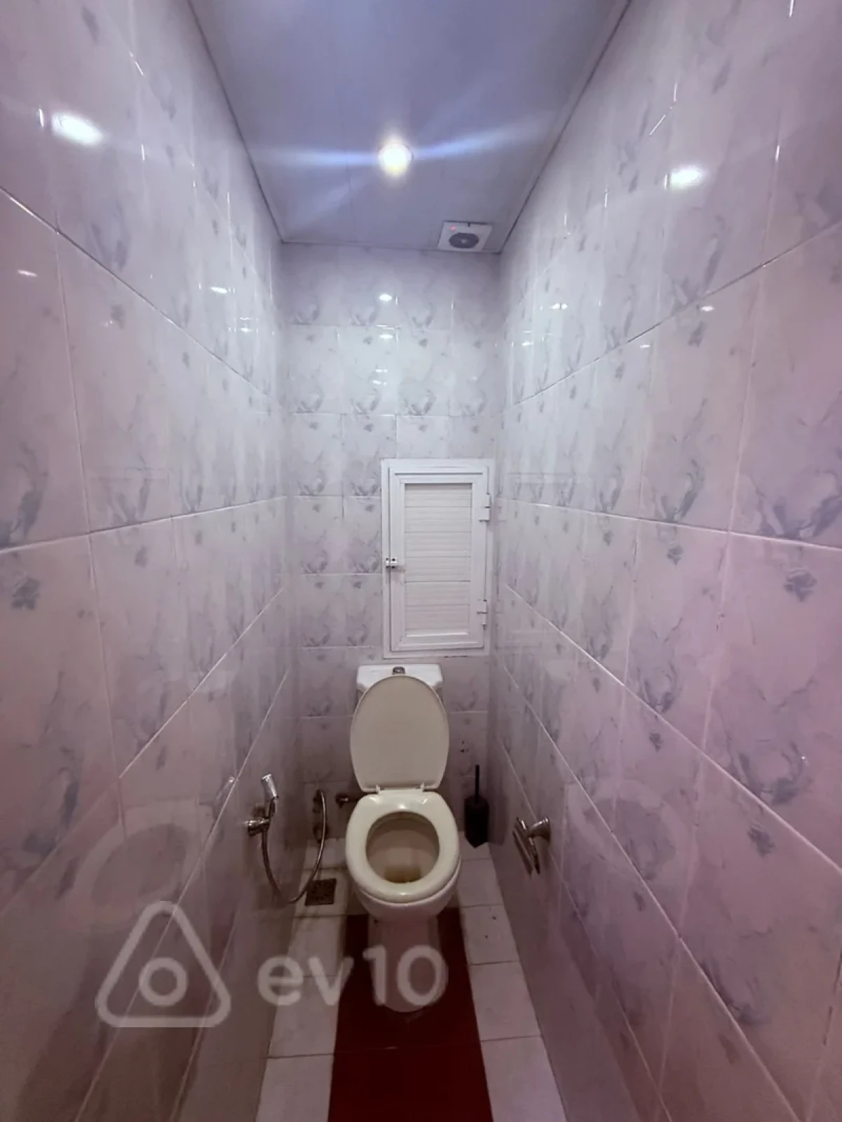 Satılır 4 otaqlı köhnə tikili 100 m²