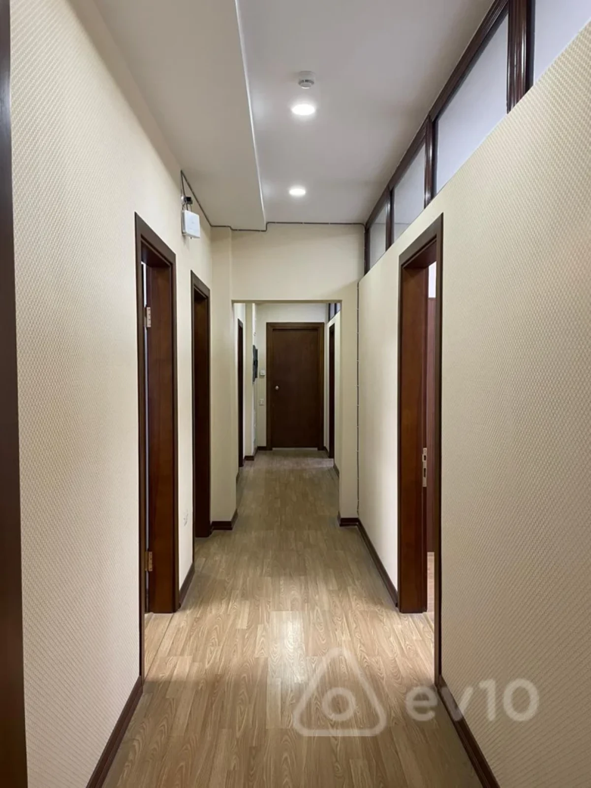Kirayə verilir 5 otaqlı ofis 180 m²