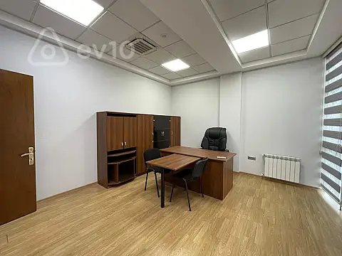 Kirayə verilir 5 otaqlı ofis 180 m²