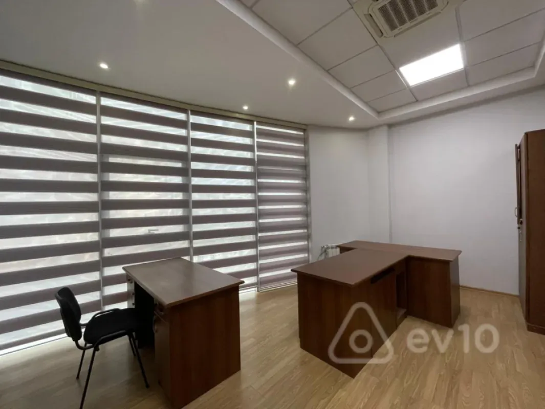 Kirayə verilir 5 otaqlı ofis 180 m²