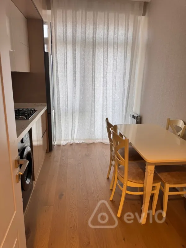 Kirayə verilir 2 otaqlı yeni tikili 70 m²
