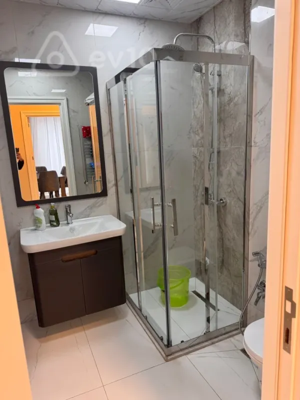 Kirayə verilir 2 otaqlı yeni tikili 70 m²