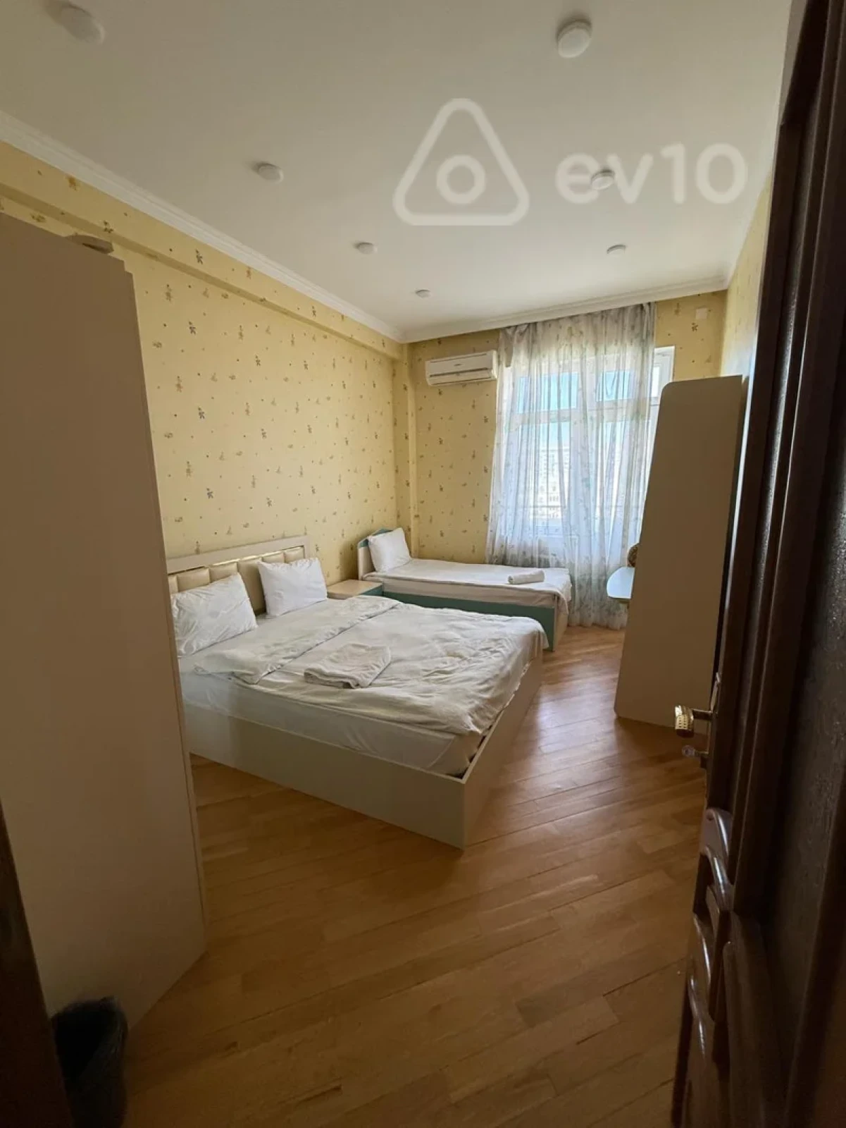Satılır 3 otaqlı yeni tikili 137 m²