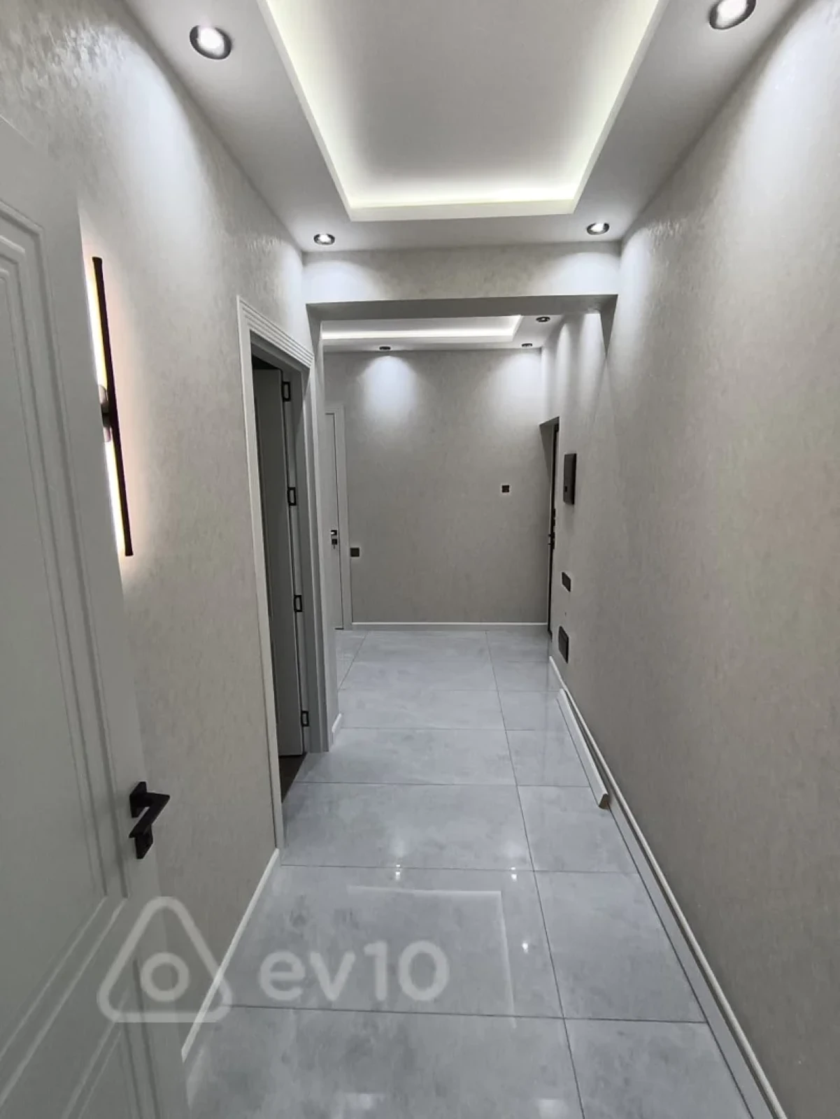 Satılır 3 otaqlı yeni tikili 85 m²