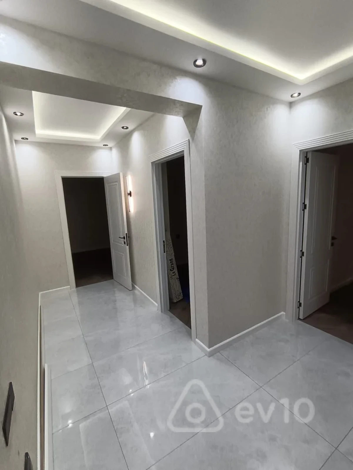 Satılır 3 otaqlı yeni tikili 85 m²