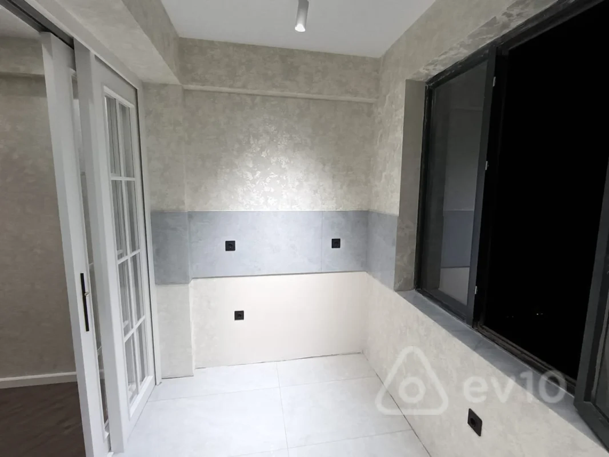 Satılır 3 otaqlı yeni tikili 85 m²