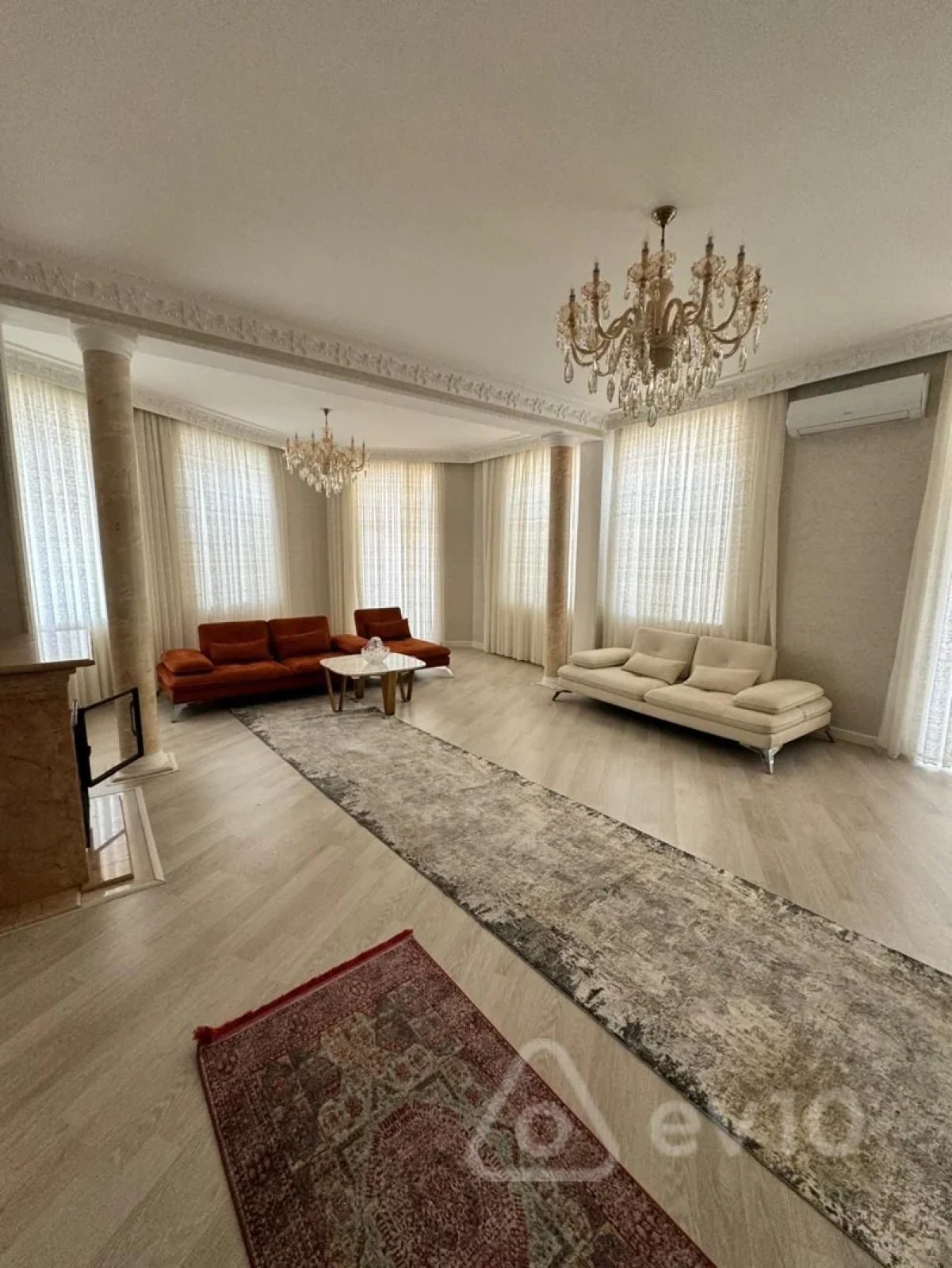 Kirayə verilir 4 otaqlı köhnə tikili 2000 m²